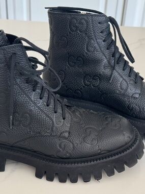 GUCCI boot,Piuma Calf rock GG20,Black embossed lug combat boot 38+,womens